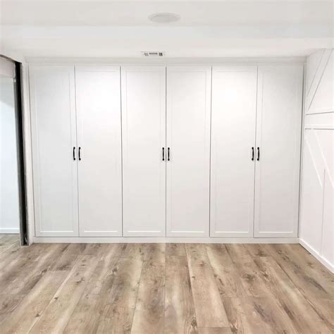 Minimalistic Floor-to-Ceiling Closet Layout - Soul & Lane