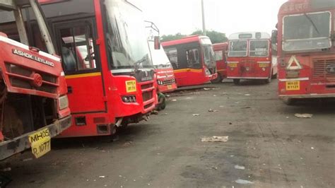 दुरुस्तीच्या अभावी केडीएमटी शेकडो बसेस डेपोत उभ्या | Sakal