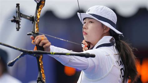 Lim Si-hyeon leads dominant South Korea archery team with WR - ESPN