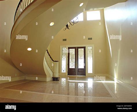 Exclusive!! Rapper Snoop Dogg is selling this Claremont, CA mansion for ...