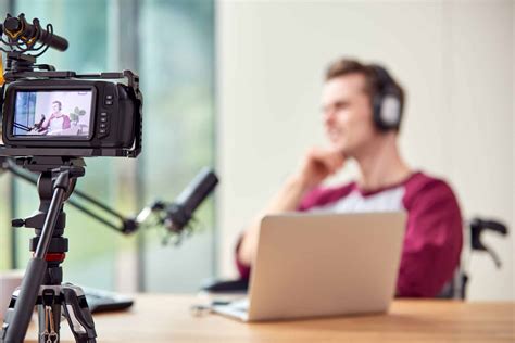 Blog Vs. Vlog Hosting: 20 Differences and 20 Examples - Copahost