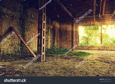 Old Building 的图像结果