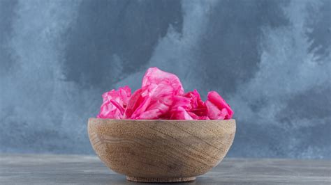 Rose Powder for Skin: Glow Benefits, Uses & DIY Packs