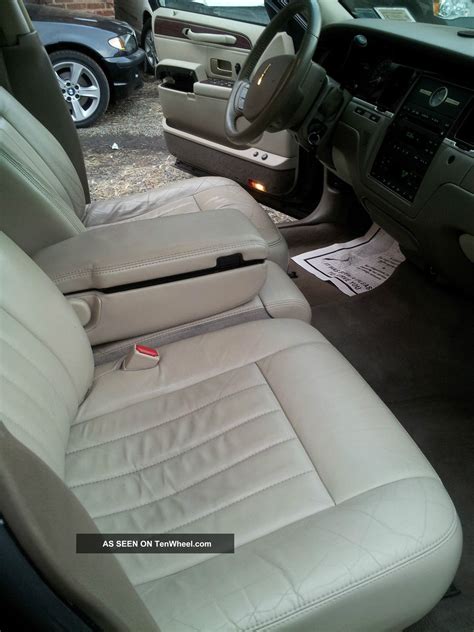 2005 Lincoln Town Car Signature Sedan 4 - Door 4. 6l
