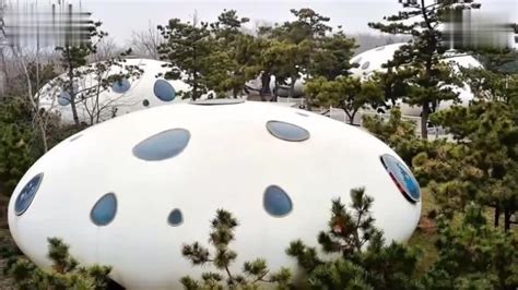 山东日照海滩现“UFO”建筑群 厕所都别具一格_凤凰网视频_凤凰网