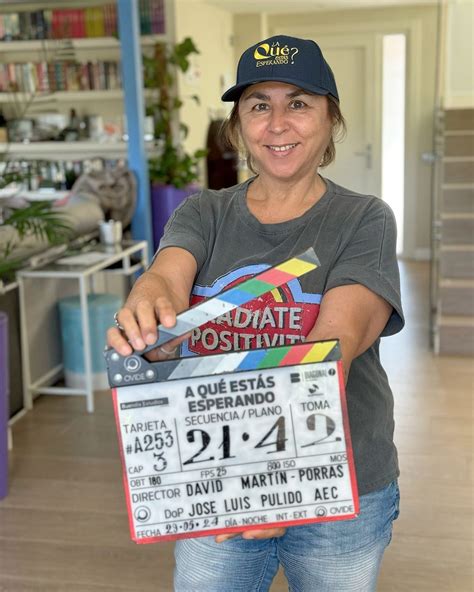 Megan Maxwell recibe un precioso detalle del equipo de la serie '¿A qué ...