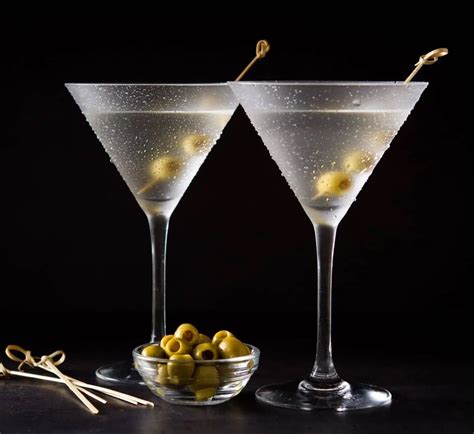 Dry Martini Cocktail Recipe | Cocktail Society