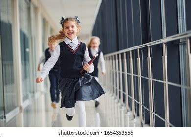 School Kids Running 的图像结果