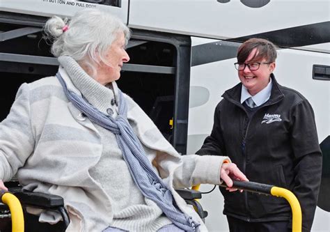Local Train Ladies Coach 的图像结果