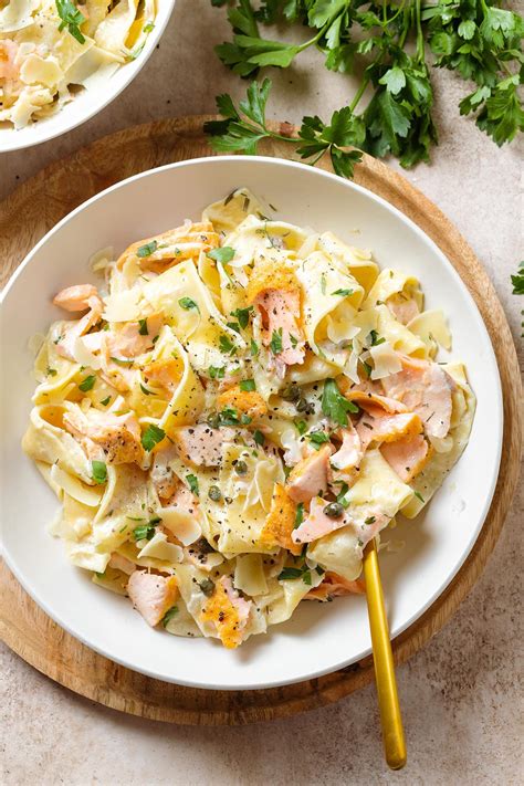 Creme Fraiche Salmon Pasta - The Healthful Ideas