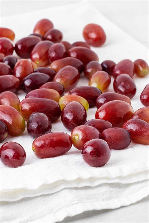 How to Freeze Grapes Properly - Smoothies and Shakes