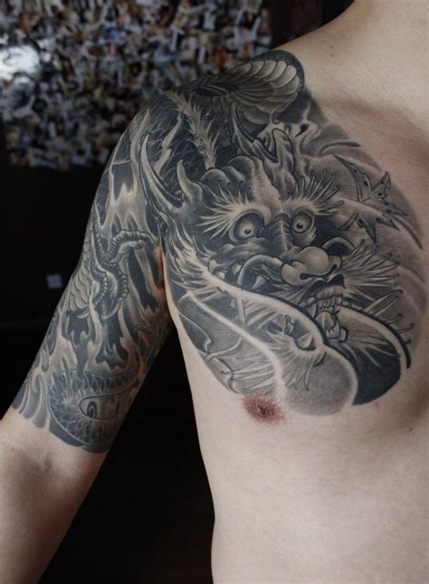 男生半胛龙纹身_上海纹身 上海纹身店 上海由龙纹身2号工作室