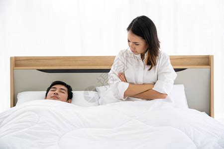 这是全国老公睡觉的统一标准吗！网友：我老公也是这样的！