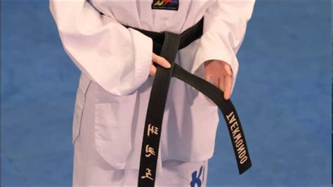 How to tie your Taekwondo Belt Correctly. - YouTube