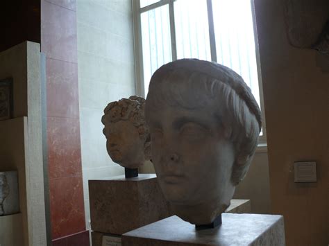 Statuaire 4 Princeps 5.2 Marcus Annius Verus Caesar Louvres :Maquetland ...