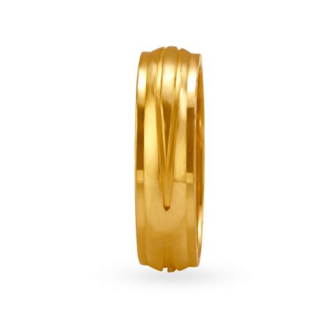 Sophisticated Ridged Gold Ring for Men