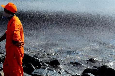 Authorities Struggle To Contain Oil Spill Three Days After Two Vessels ...