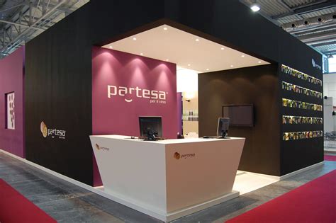 Studio Serri: Customer Reviews, Stands and Services