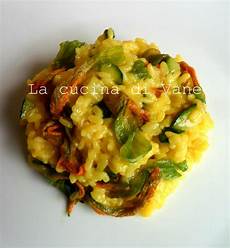 ricetta per risotto ai fiori di zucca risotto ai fiori di zucca e zafferano ricetta per risotto ai fiori di zucca risotto ai fiori di zucca e zafferano