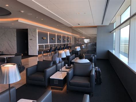 United Polaris Lounge San Francisco in 10 Bildern