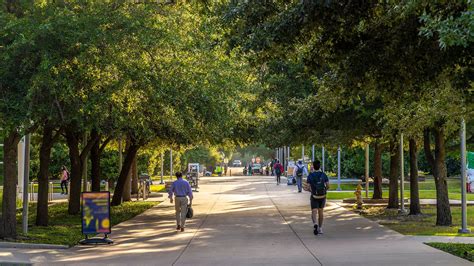 Pre-Law at UTD - Hobson Wildenthal Honors College