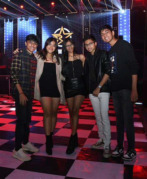 Seagrams 100 Pipers Glassware True Legend Presents The Telegraph The ...