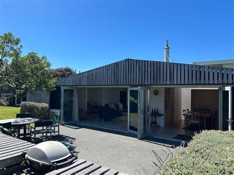 Coastal Retreat, Wellwood Terrace, Te Awanga - Houses for Rent in Te ...