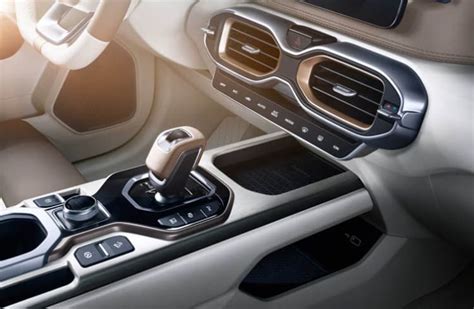 Geely Icon compact SUV gets 30,000 pre-orders before official launch ...