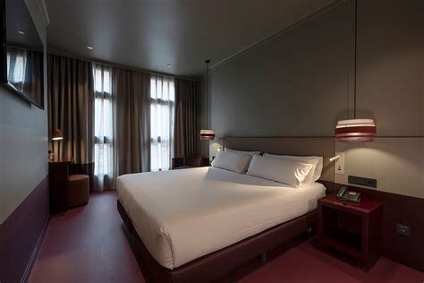CHIC&BASIC REDING (Barcelona) - Hotel Reviews, Photos, Rate Comparison ...
