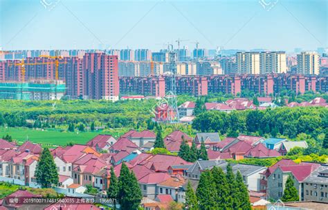 2023年，上海市各郊区的经济中心区域，分别相当于中国几线城市？
