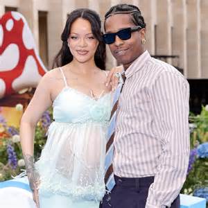 Rihanna’s Fans Think She's Having a Baby Girl