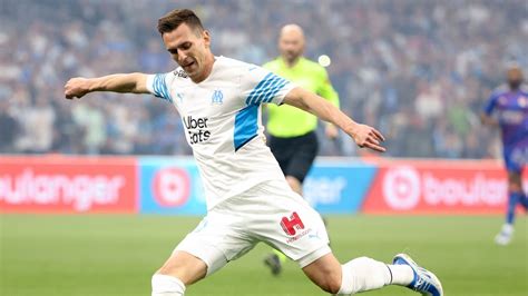 Juventus sign Poland striker Arkadiusz Milik on loan from Marseille - ESPN