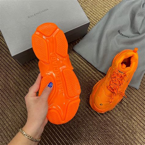 balenciaga ayakkabi triple s turuncu seffaf taban