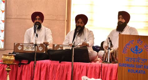 Guru Nanak Jayanti 2025: Popular Gurudwaras, Significance, & More!