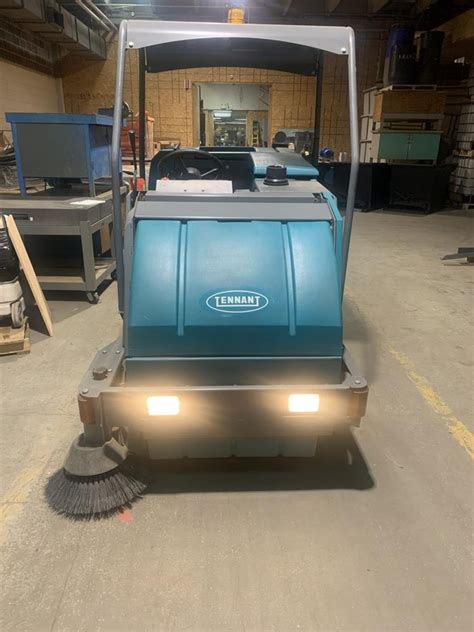 TENNANT Ride-on 40'' Floor Sweeper & Scrubber, mod: 8300, AMAZING ...