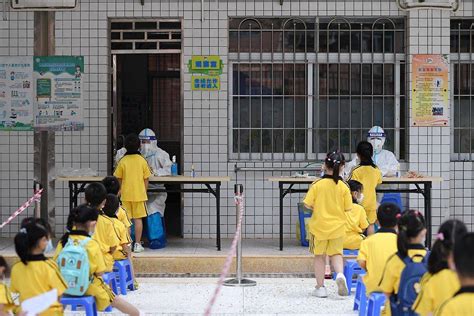 广州中小学开展开学入校前全员核酸检测-搜狐大视野-搜狐新闻