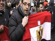 consolato egiziano a manifestazione per chiedere le dimissioni di mubarak al consolato egiziano a manifestazione per chiedere le dimissioni di mubarak al