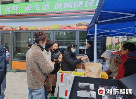 潍坊：传统手工月饼走俏 消费者排队购买 - 图片新闻 - 山东省爱国主义教育基地