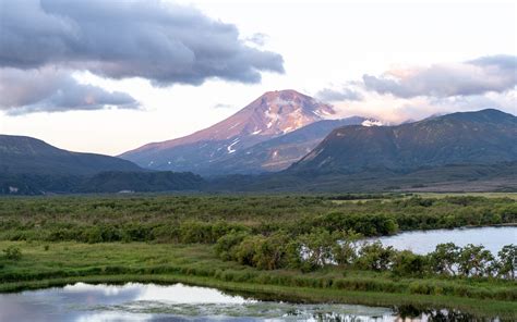 Download wallpaper 3840x2400 mountains, peak, landscape, valley, trees ...