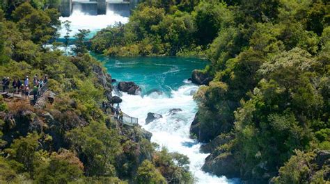 29 Tourist Places in New Zealand: Beautiful Places & Tourist Attractions