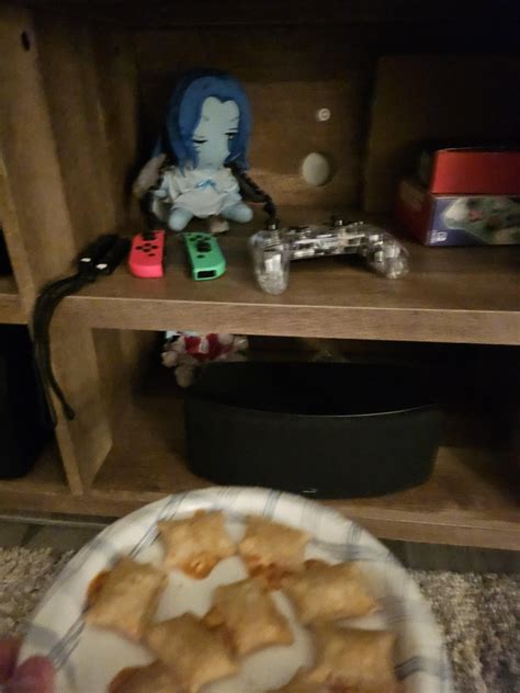 Give it faze clan orange chicken pizza rolls NOW! : r/Fumofumo