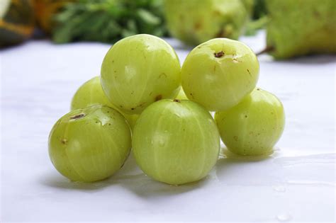 7 Reasons Why You Should Eat The Indian Gooseberry (Amla) Every Day