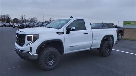 10 Best Two-Door Pickup Trucks for Maximum Utility in 2025