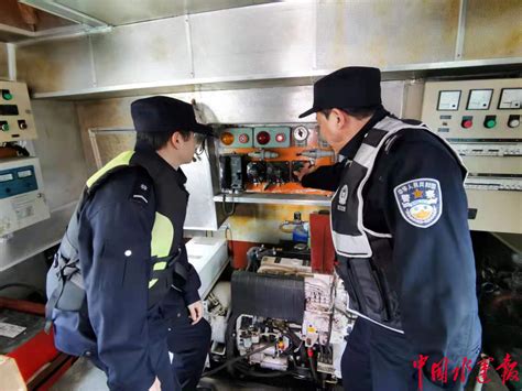 广州南站派出所执勤三队队长刘飞：“处理一次旅客求助，不亚于破一个案子”