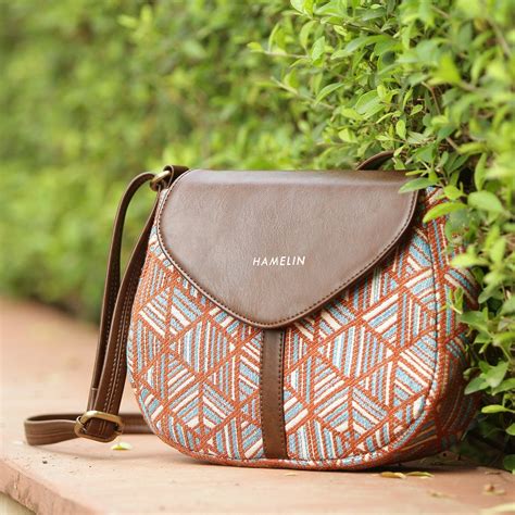 The Curvy Sling Bag - Pastel Maze – Hamelin
