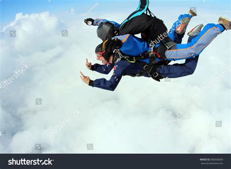 Parachuting View 的图像结果