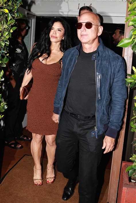 Lauren Sanchez's feet