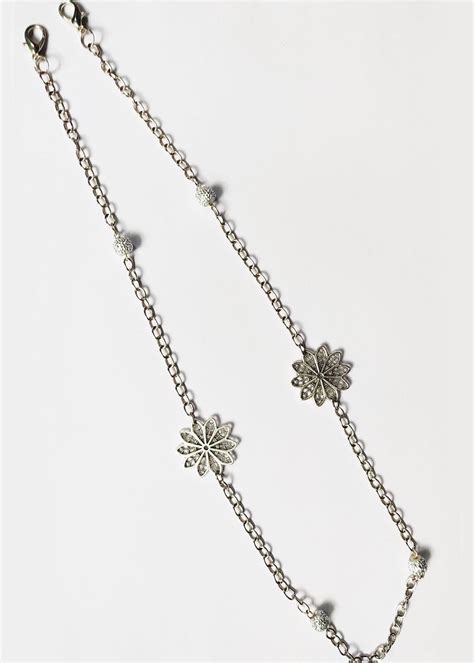 Get Multi Use Silver Mask Chain With Silver Flowers And Beads at ₹ 599 ...