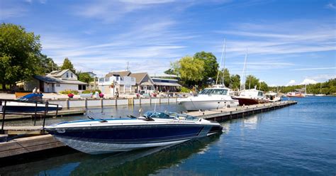 Tobermory Travel Guide | Tobermory Tourism - KAYAK