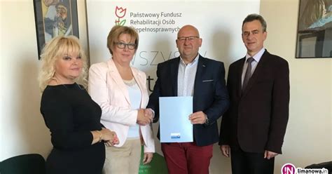 Umowy na zakup samochodów do przewozu osób niepełnosprawnych dla DPS-ów ...